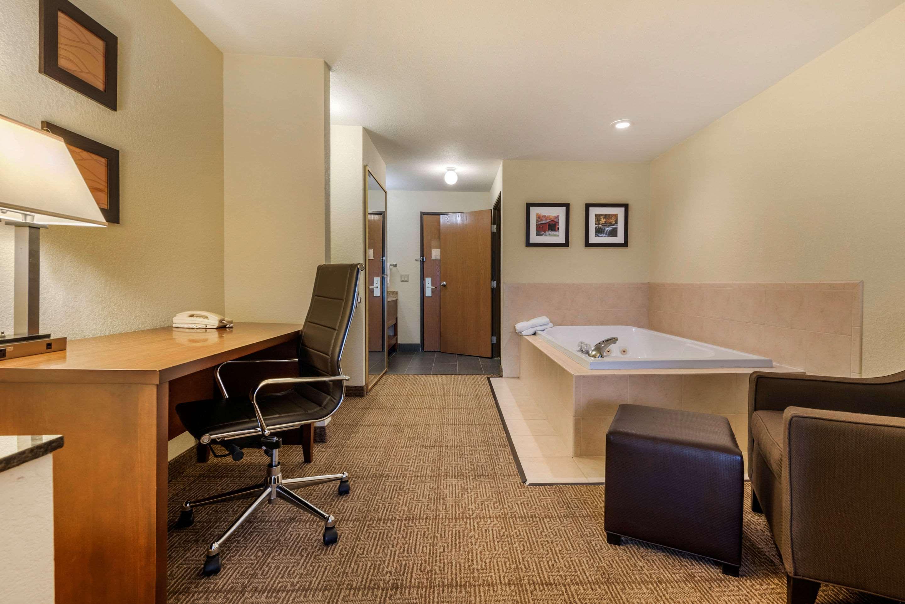 Comfort Inn Warren I-69 Εξωτερικό φωτογραφία