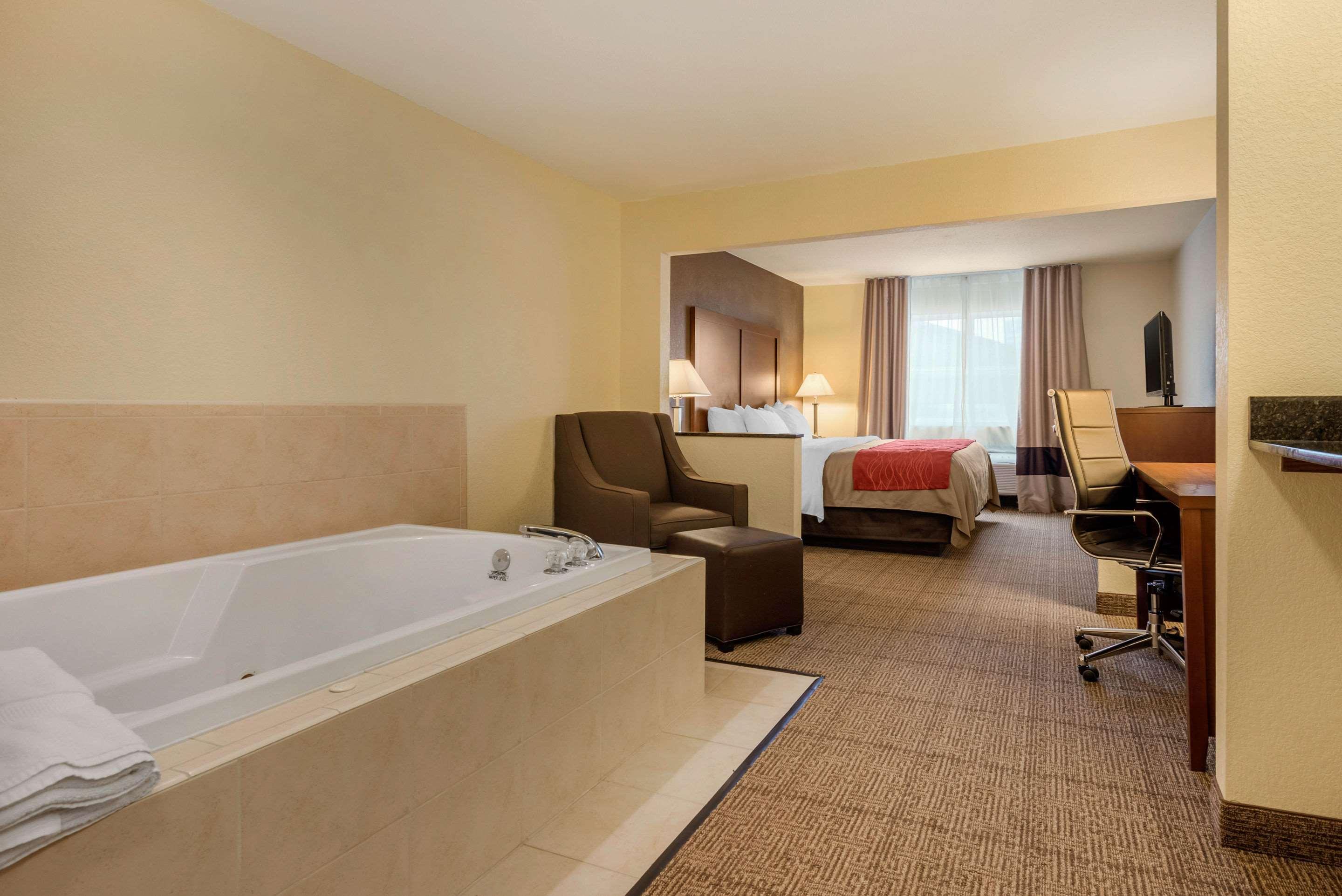 Comfort Inn Warren I-69 Εξωτερικό φωτογραφία